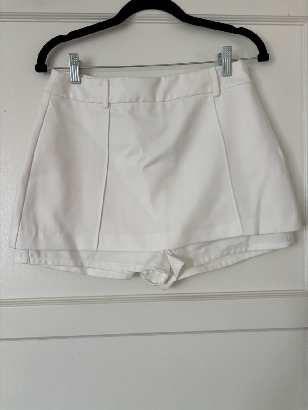 DISSH White High-Rise Tailored Skort Shorts
